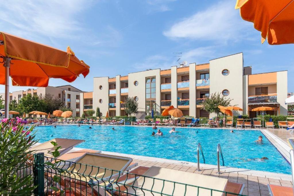Villaggio Ai Ginepri - Agenzia Cocal Каорле Екстер'єр фото
