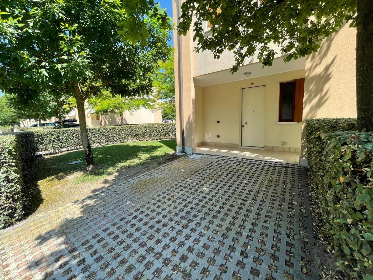 Villaggio Ai Ginepri - Agenzia Cocal Каорле Екстер'єр фото